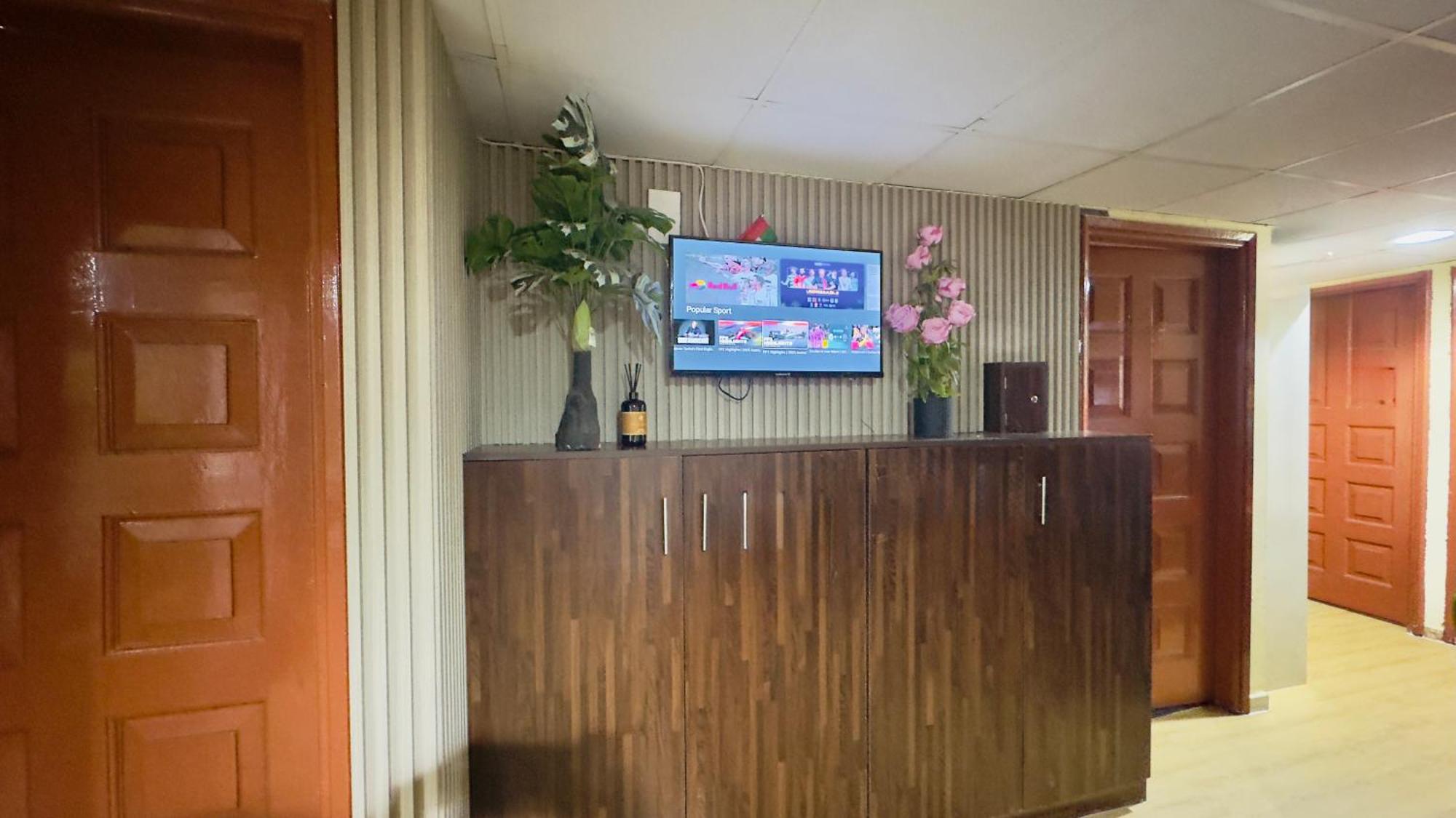 Classic Near Sharaf Dg & Burjuman Metro Homestay Dubai